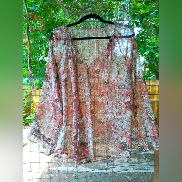 Flower Blouse - Picture 3 of 5